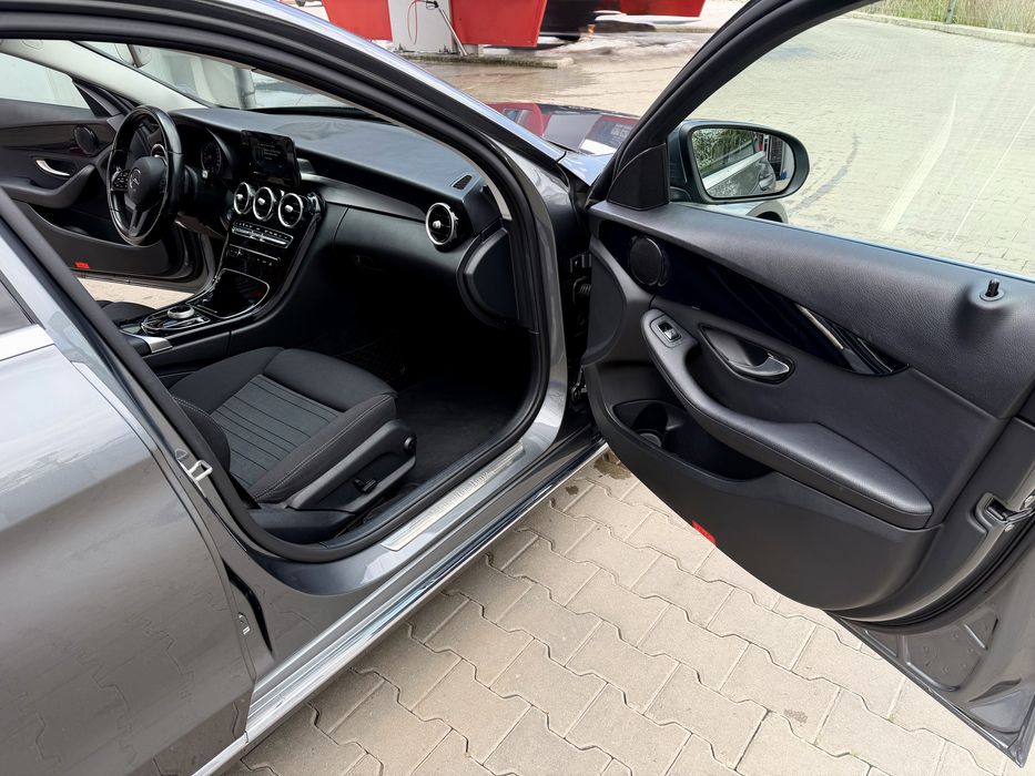 Mercedes-Benz C180