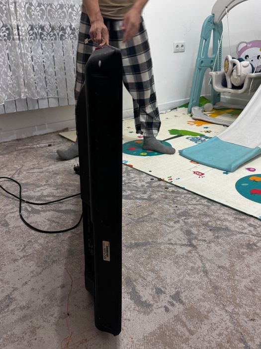 Продам телевизор lg работает исправно