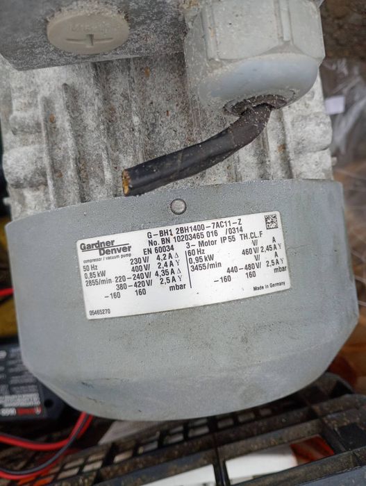 Продавам вентилаторни вакуум помпи/ компресории