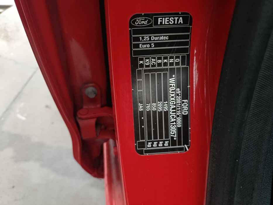 Ford fiesta 1200 benzina   84000 de km