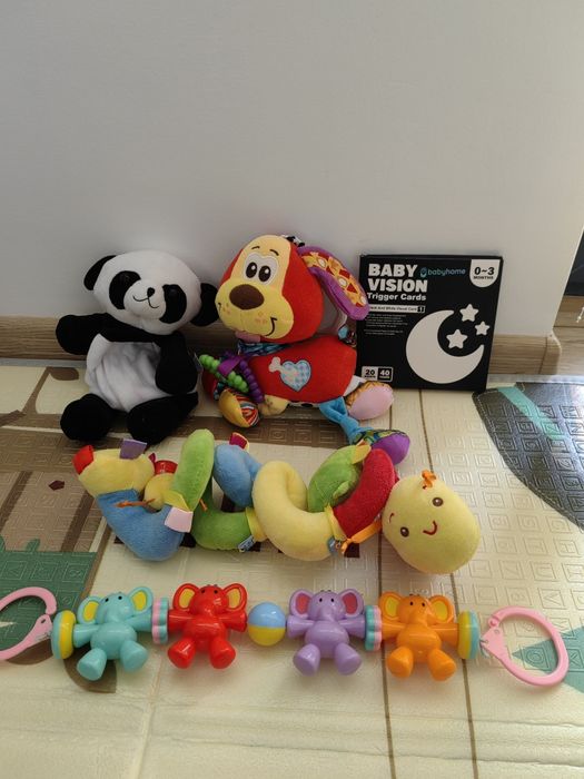 Бебешки играчки 0-3 месеца
