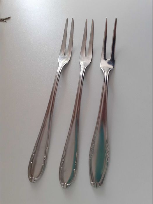 Стъклен сервиз за торта и прибори за хранене