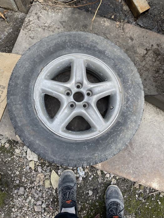 Продается шины на Lexus