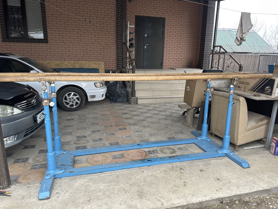 Гимнастические параллельные брусья