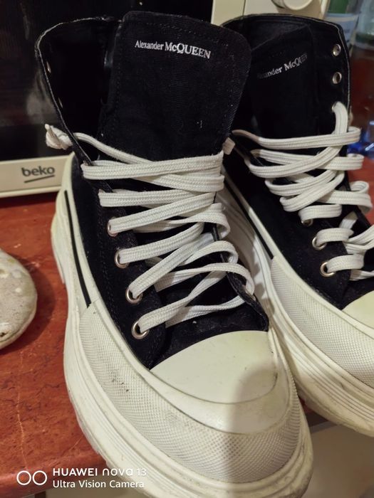 Tenesi  barbati frumoși  Alexander McQueen