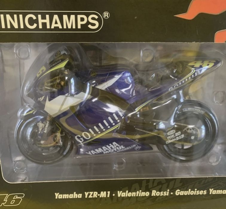 Macheta motocicleta si figurina Motogp 1/12  Anul 2005 Yamaha V. Rossi