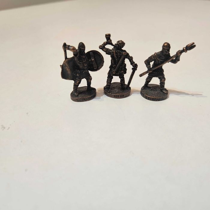 Метални войници три броя