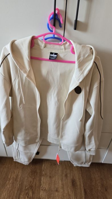 Новый брендовый костюм.