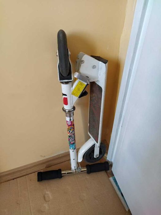 Продавам ракети федербал, плавници и маска, хилки тенис на маса