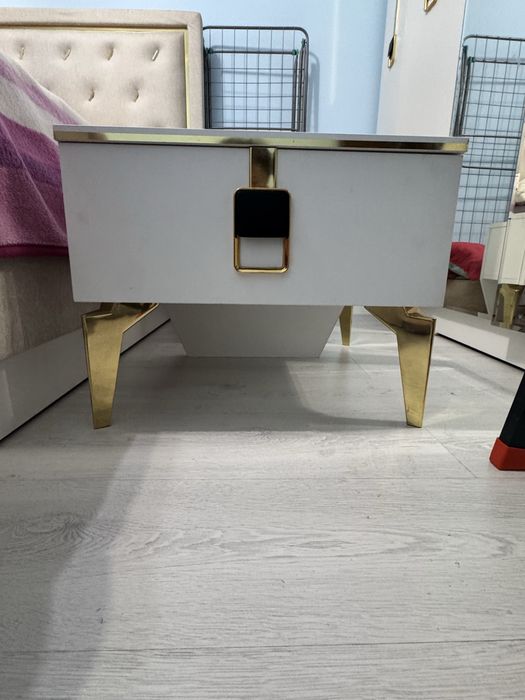 Прикроватные тумбочки