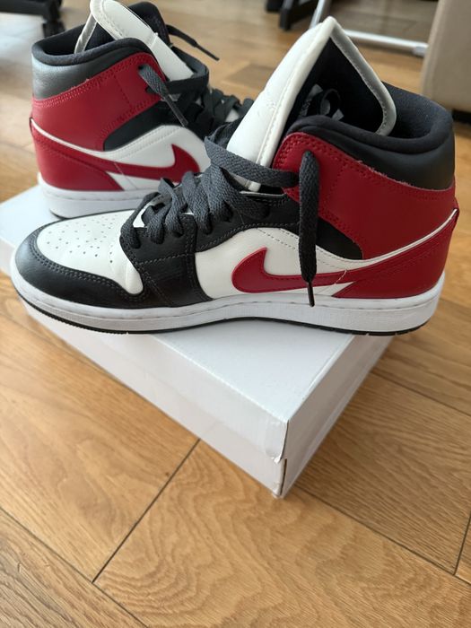 ОбувкиJordan 1 Mid