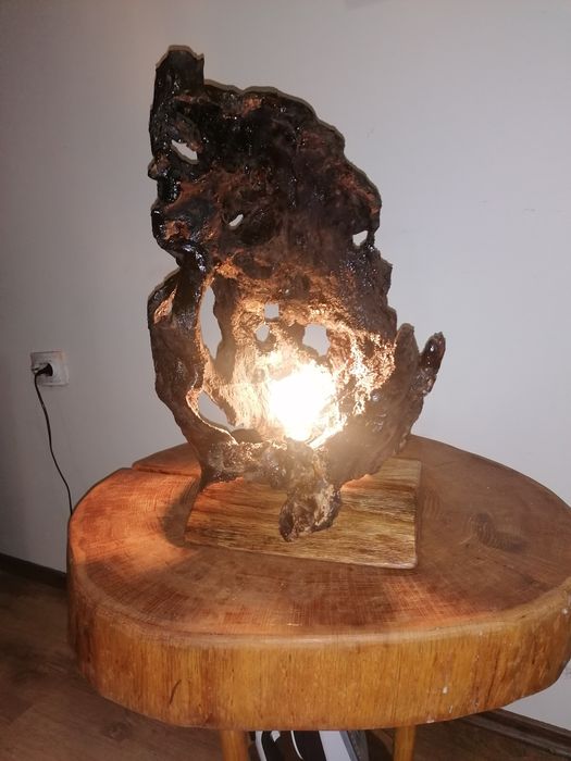 Lampa rustic din lemn