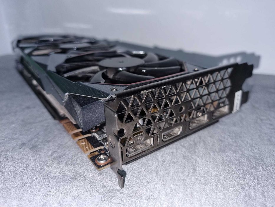 Placă video NVIDIA GeForce GTX 1080 Ti – 11GB GDDR5X
