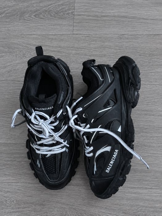 продам Balenciaga track 1