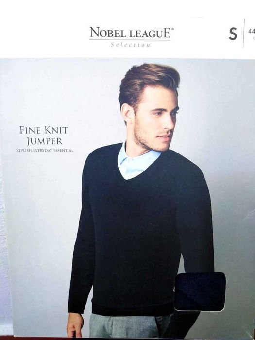 Мъжки пуловер тъмносин размер S чисто нов в кутията