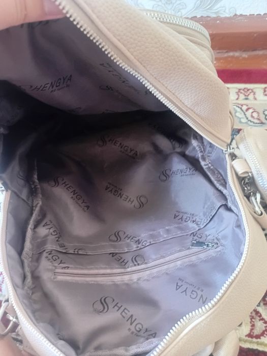 Maktab sumkasi qizlar uchun