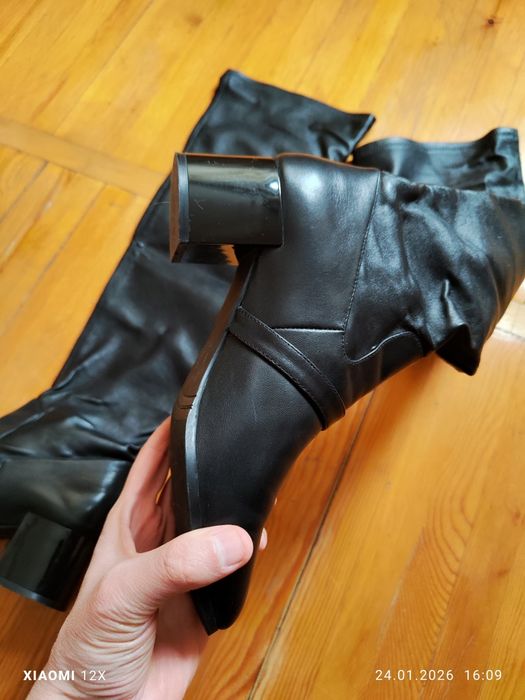 Женские сапоги, ботфорты. Кожаные. В отличном состоянии.  38 размер.