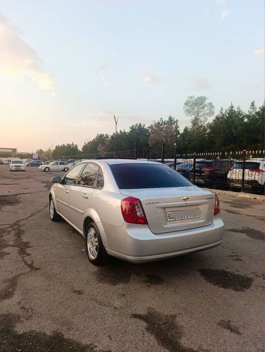 Laseti 2013 yil 1.6 avtomat