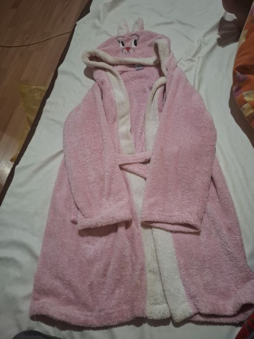 Vând halat roz,cu gluga cu fata de iepuraș