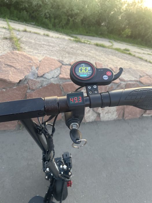 Продам электросамокат Kugoo m5