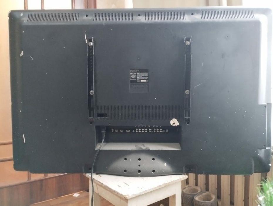 Продам срочно телевизор