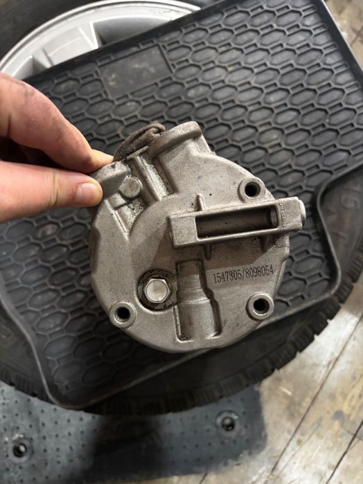 Зимни гуми с джанти ,навигация и компресор за климатик