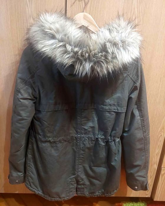 Geaca H& M ,mărime Xs/S.Este nouă, cu etichetă!