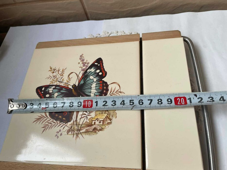 Красива дъска за сирена от Англия с пеперуда