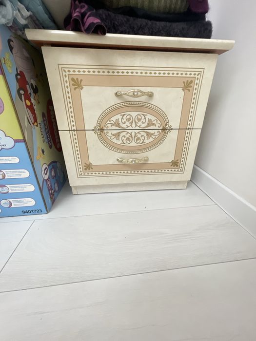 Срочно продам спальный гарнитур 1.6