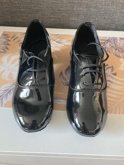 Обувки за спортни танци