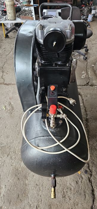 Compresor romănesc ECR 350 200 litri 380v si 220v