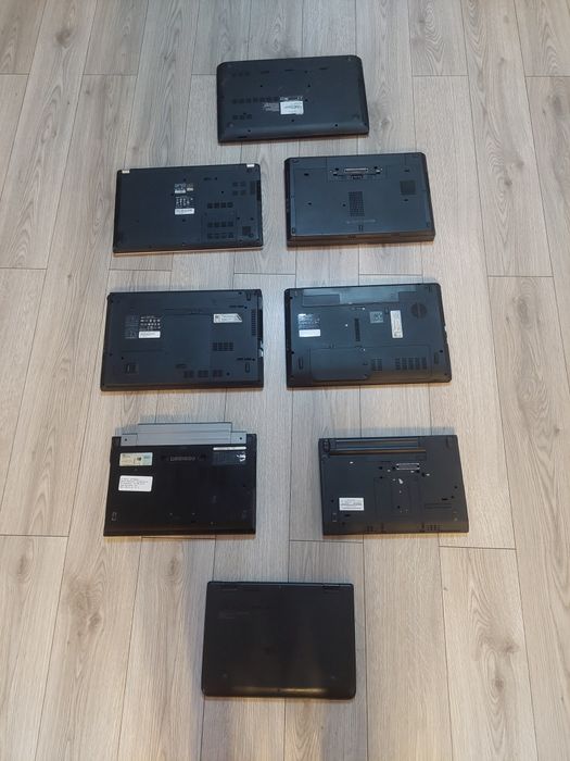 Vand Lot de 8 Laptopuri