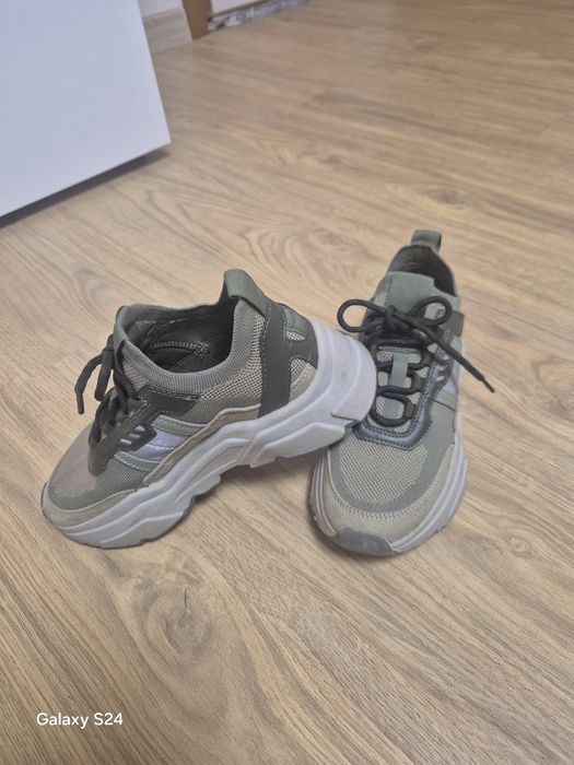 Дамски спортни маратонки