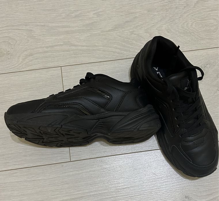 Кроссовки черные Demix