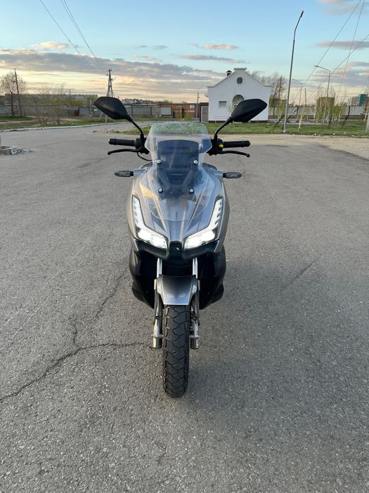 Новый скутер 180 кубов