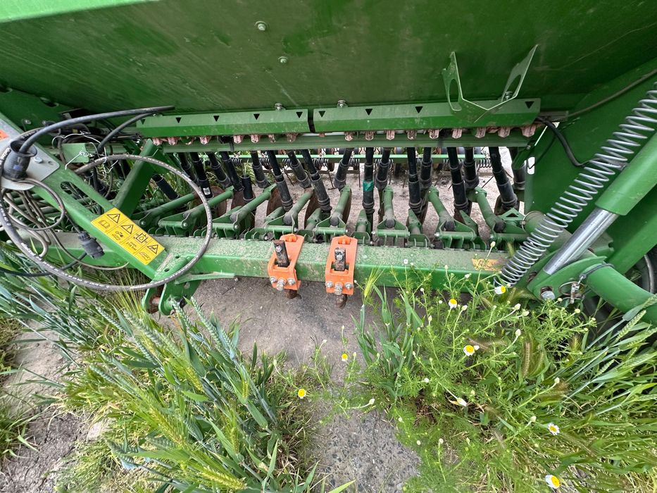 Semănătoarea păioase Amazone D9 4000 super 33 - an 2022 - second hand