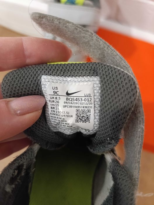 Маратонки Nike, Adidas
