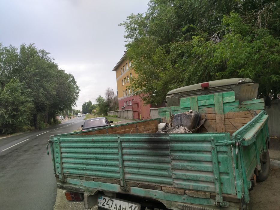 продам уаз бортовой хтс
