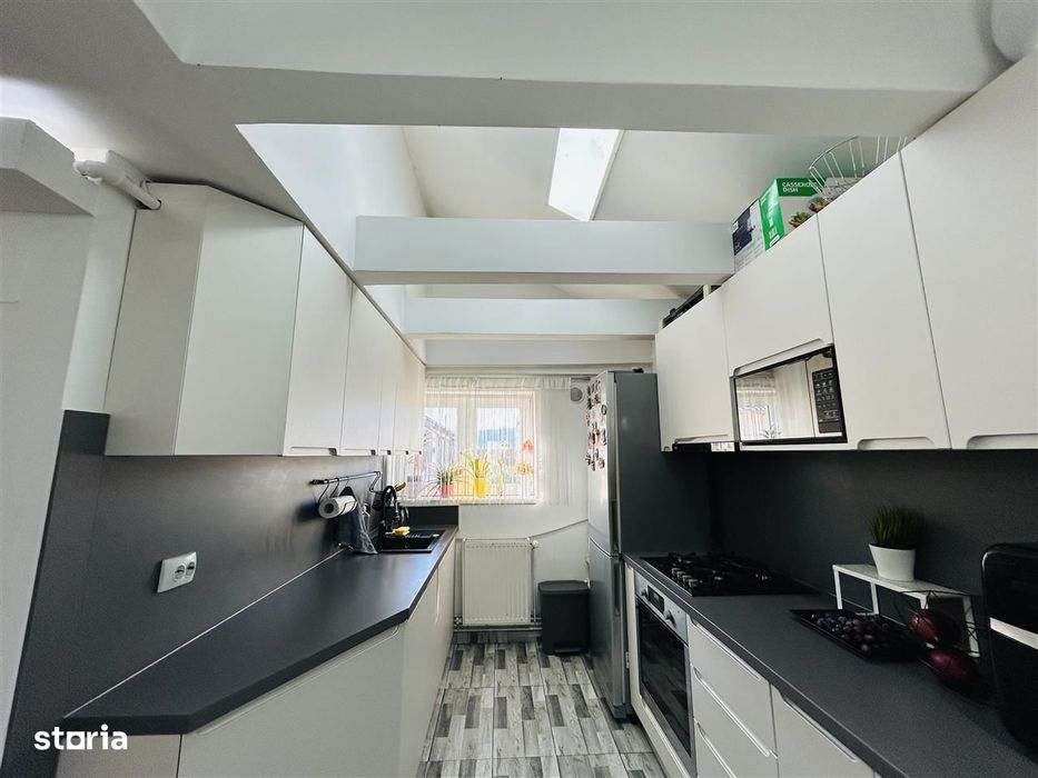 Apartament renovat cu 3 camere, 2 băi, balcon, loc parcare – Cireșica
