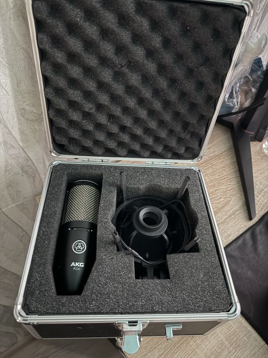 Микрофон AKG P220
