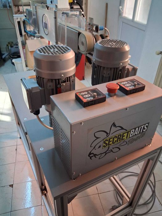 Masina de Rulat Boilies  20mm, 24mm cu taietor automat