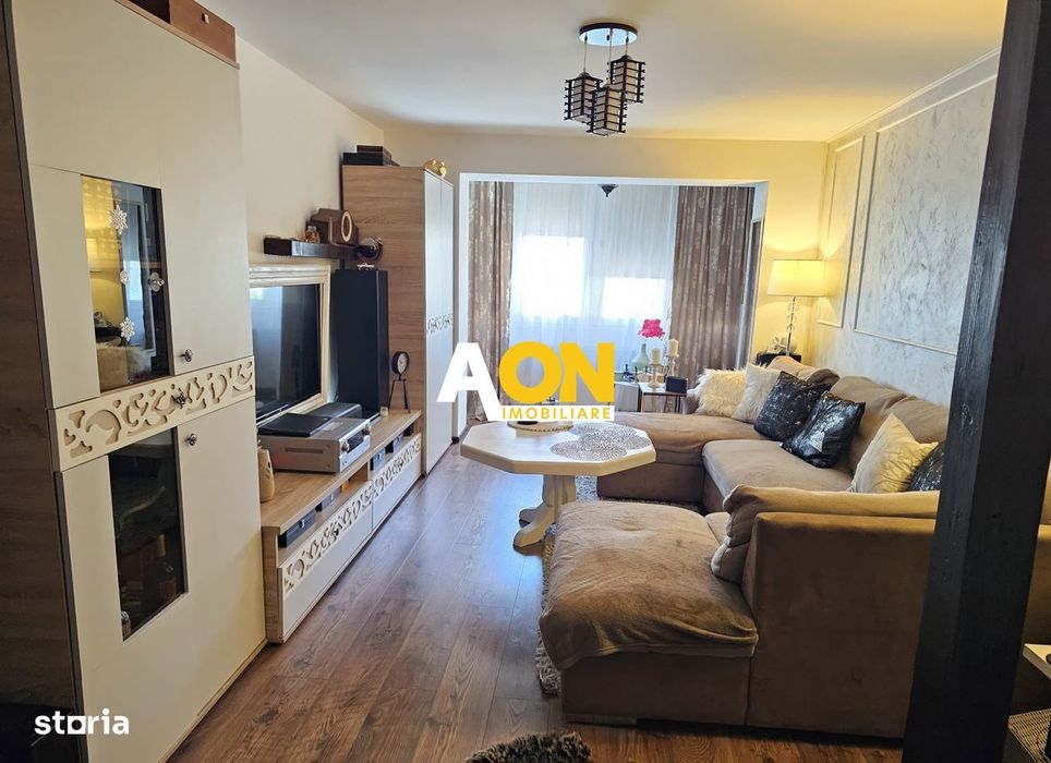 Apartament 3 camere, Cetate, etaj intermediar