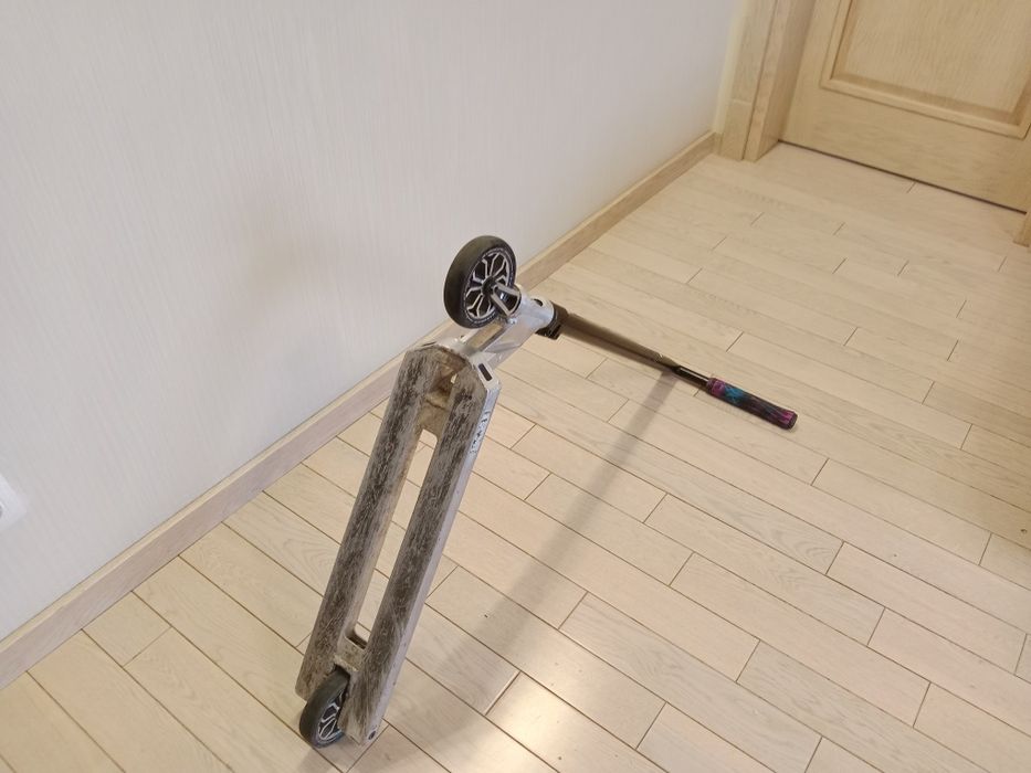 Продаётся самокат бренд limit