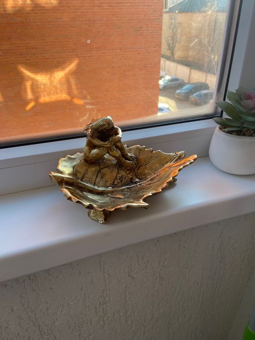 Продам статуэтку бронза