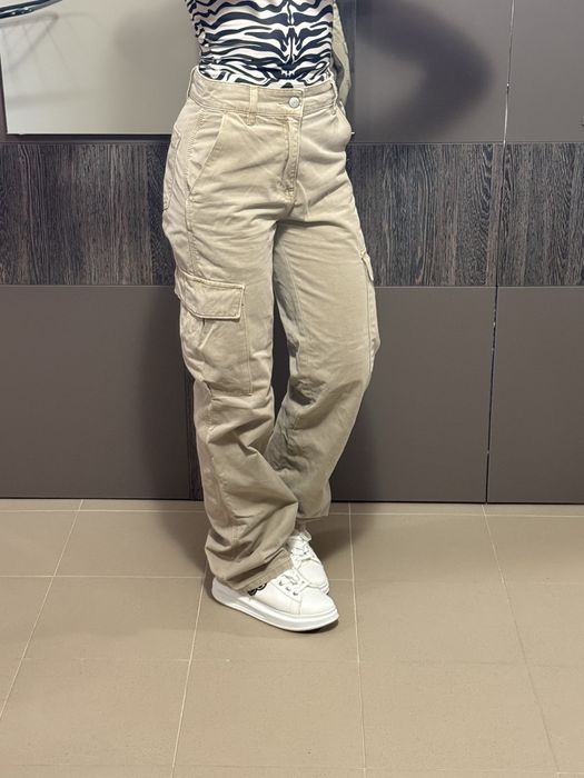 Бежов карго панталон (Pull&Bear)