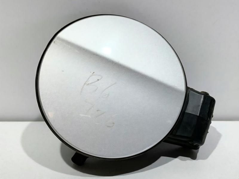 Capac / usa rezervor Volkswagen Passat B6 3C culoare argintie - la7w B