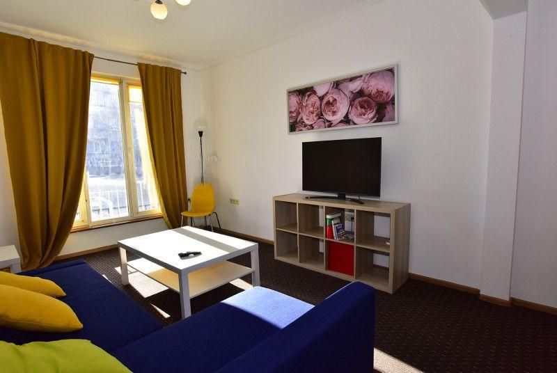 Дава се под наем Тристаен апартамент в София, Център - 80 кв.м за 957.27 € - Снимка #2