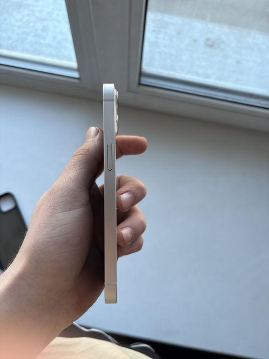 Продам iPhone 13, белый, в отличном состоянии