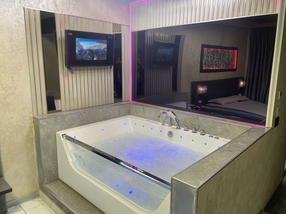 Inchiriez Regim Hotelier 5* cu JACUZZI 48 JETURI ULTRA LUX