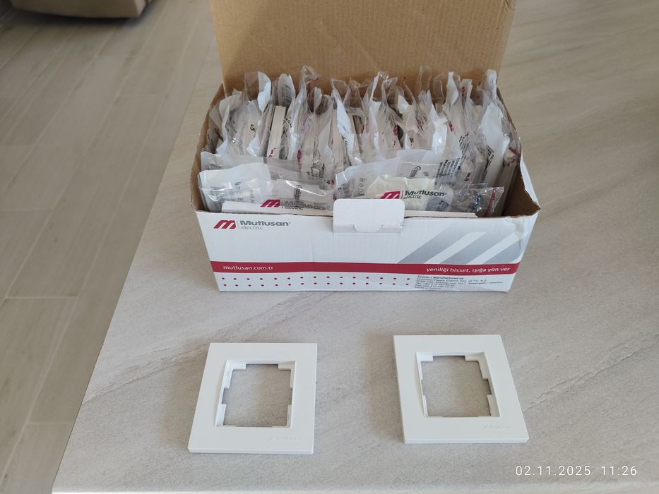 Рамки за контакти мутлусан